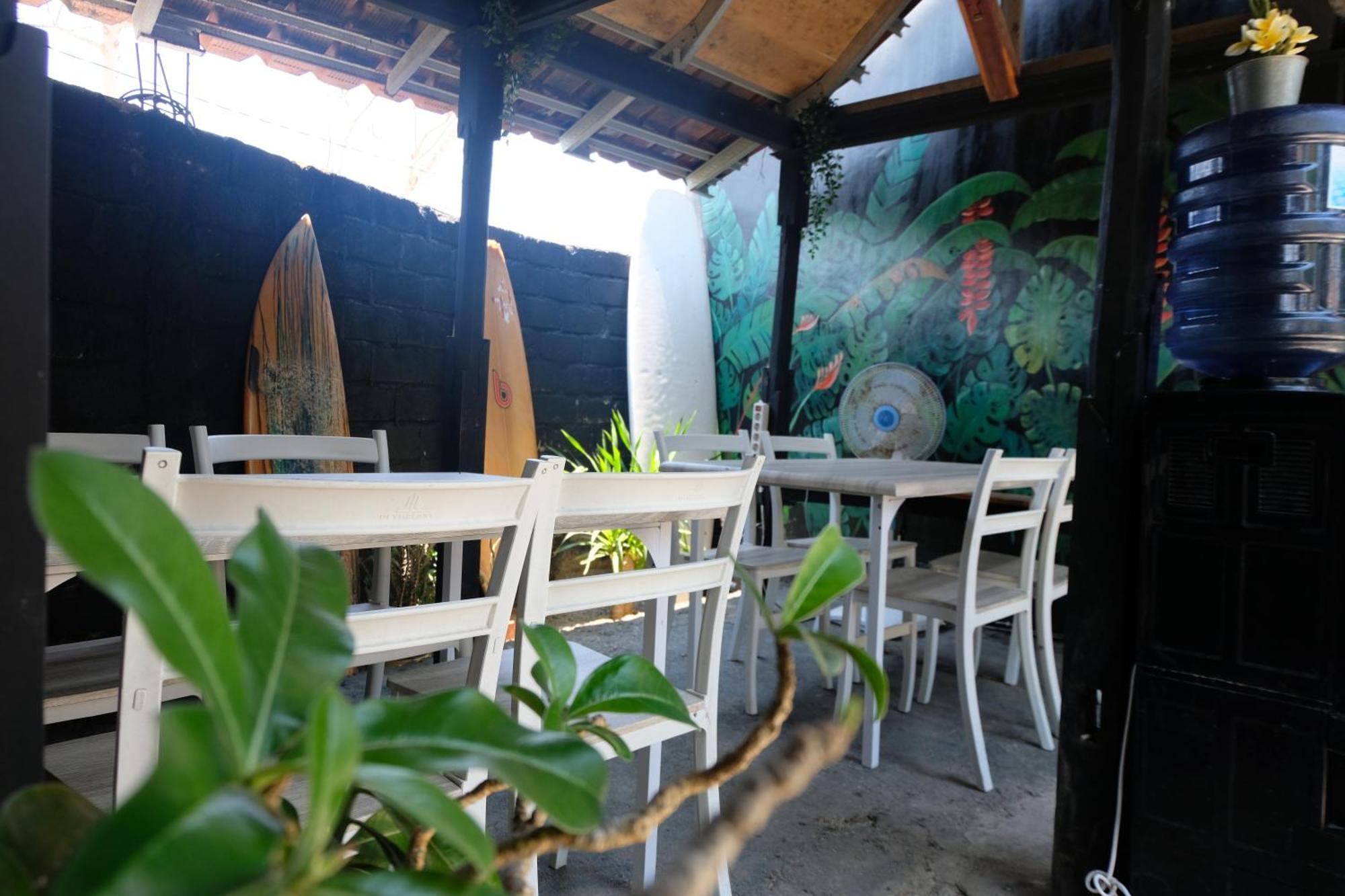 Surf Camp 79 Hotel Kuta  Exterior photo