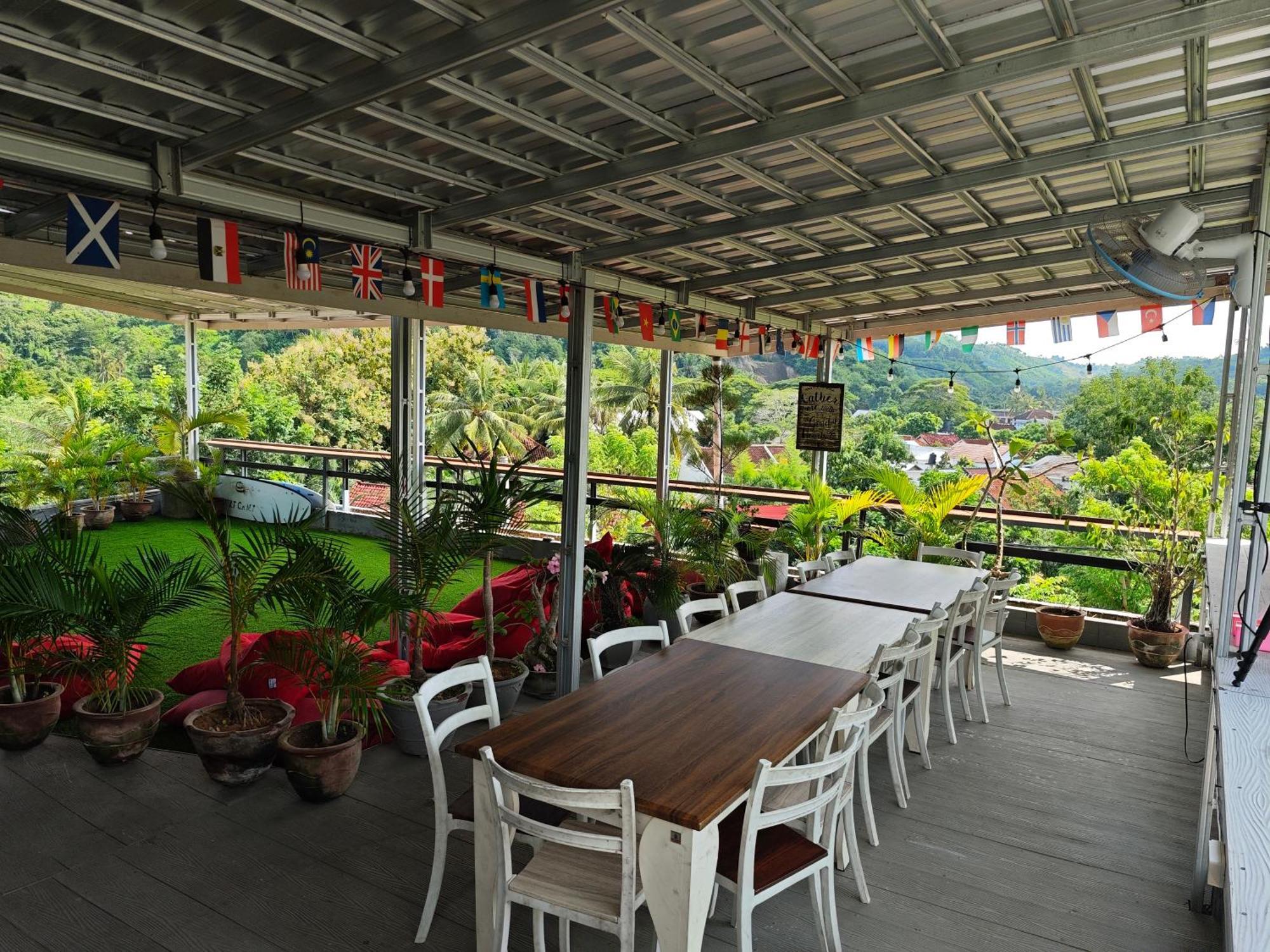 Surf Camp 79 Hotel Kuta  Exterior photo