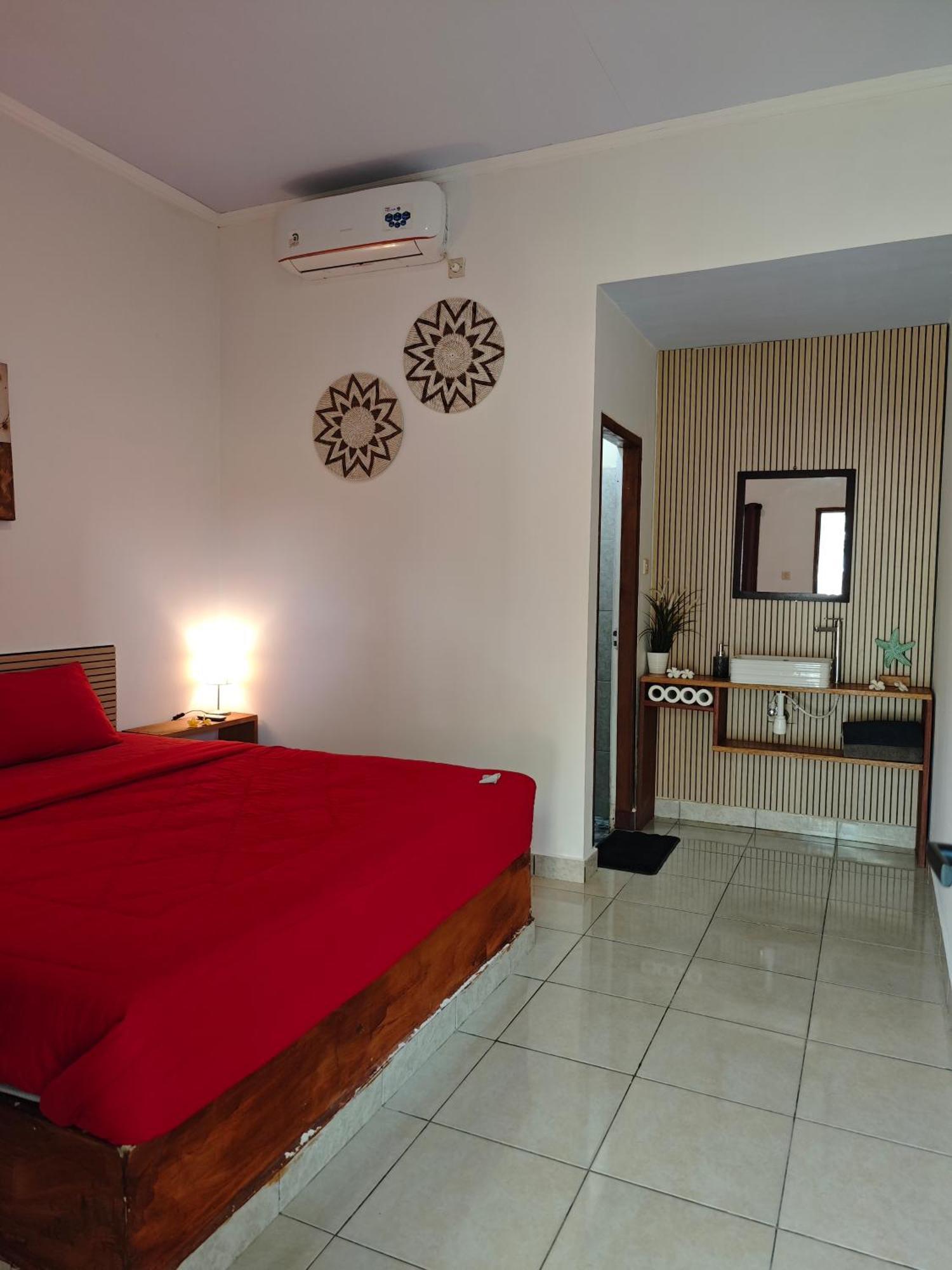 Surf Camp 79 Hotel Kuta  Room photo