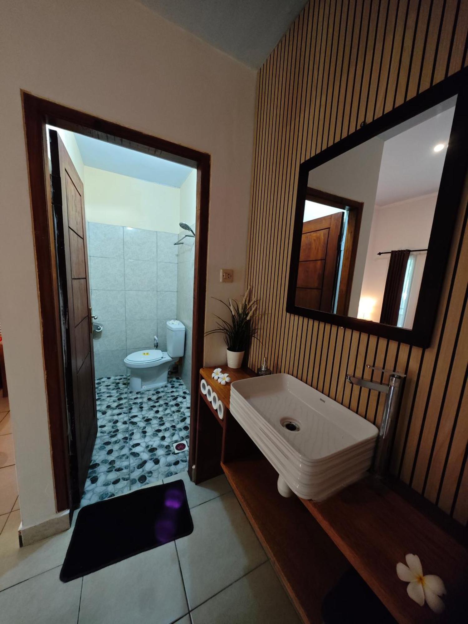 Surf Camp 79 Hotel Kuta  Room photo