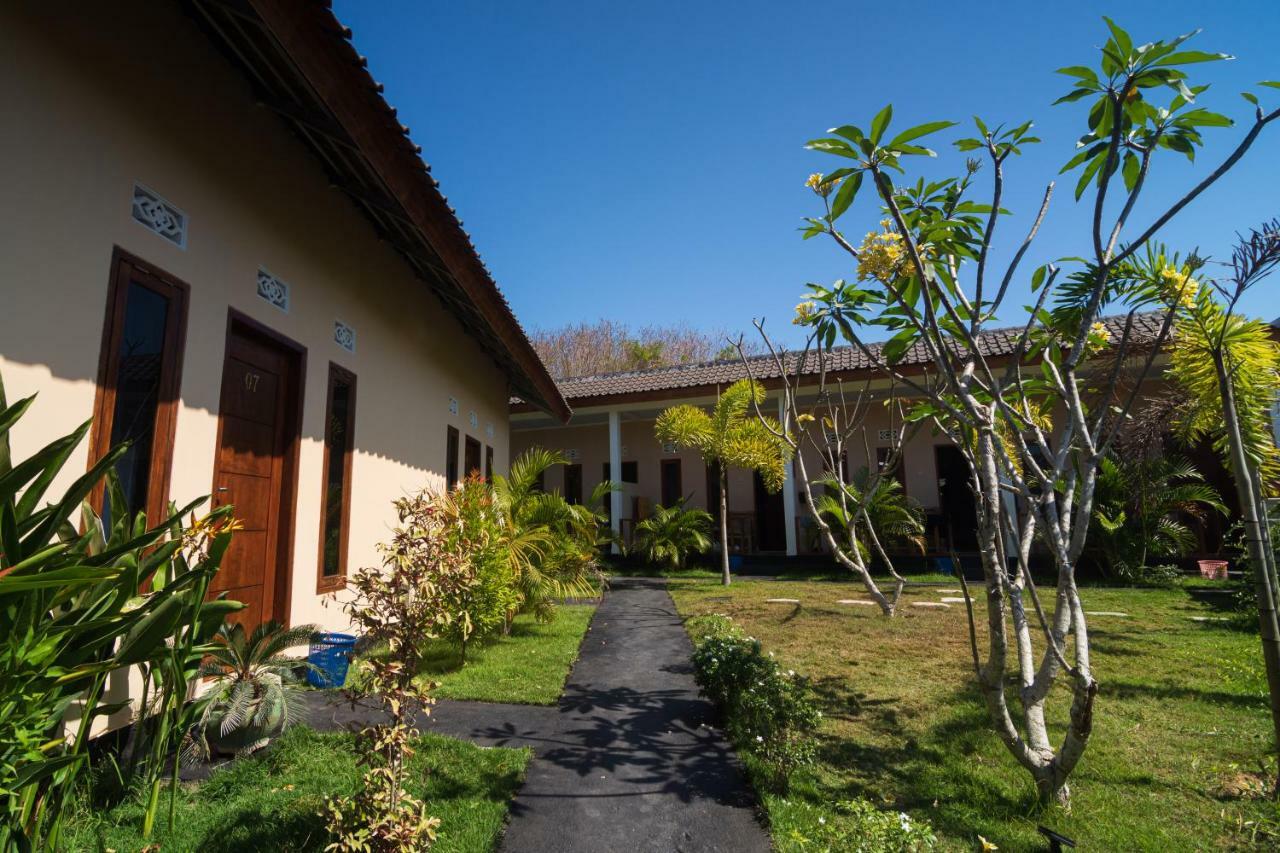 Surf Camp 79 Hotel Kuta  Exterior photo